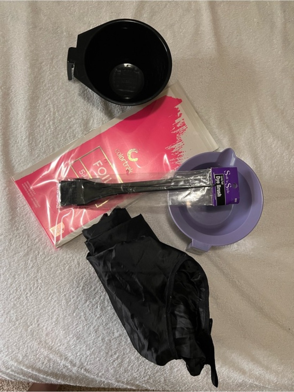Hair Dye Kit with 2 Bowls, 2 new brushes, cape and foils.
